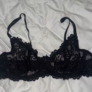 Chic Black Lace Underwire Bra